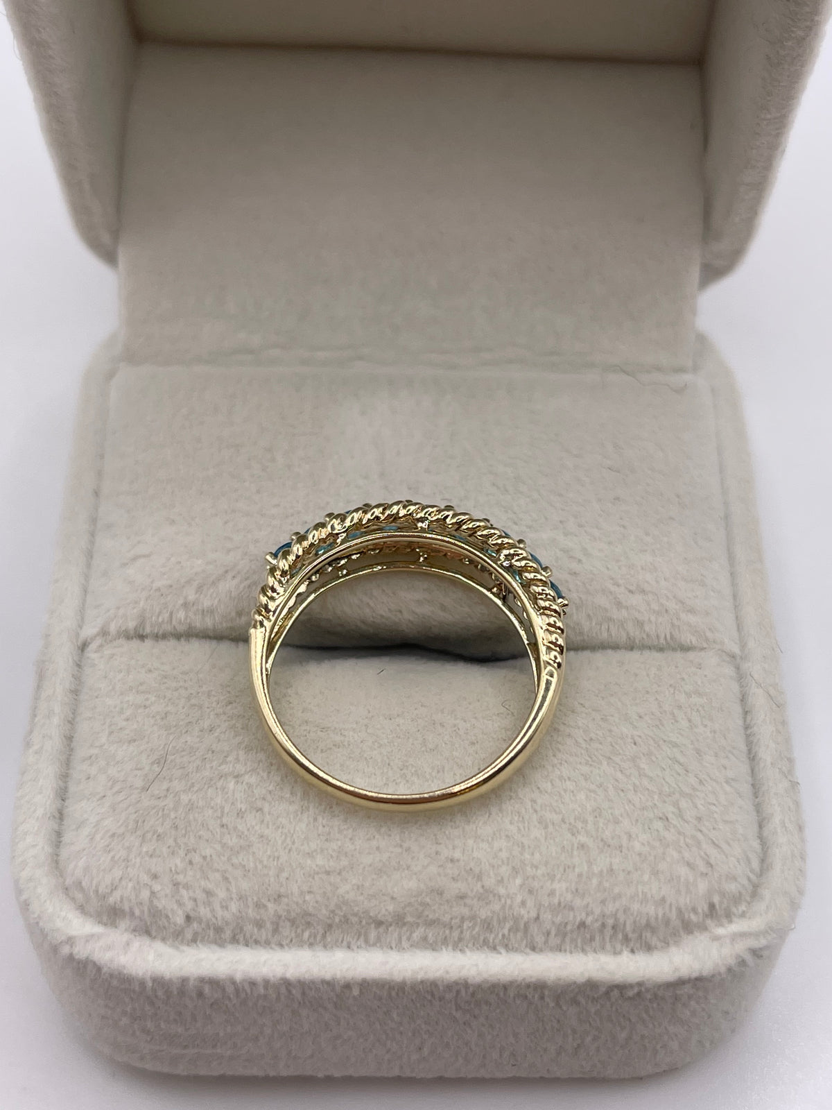 9ct gold blue apatite ring
