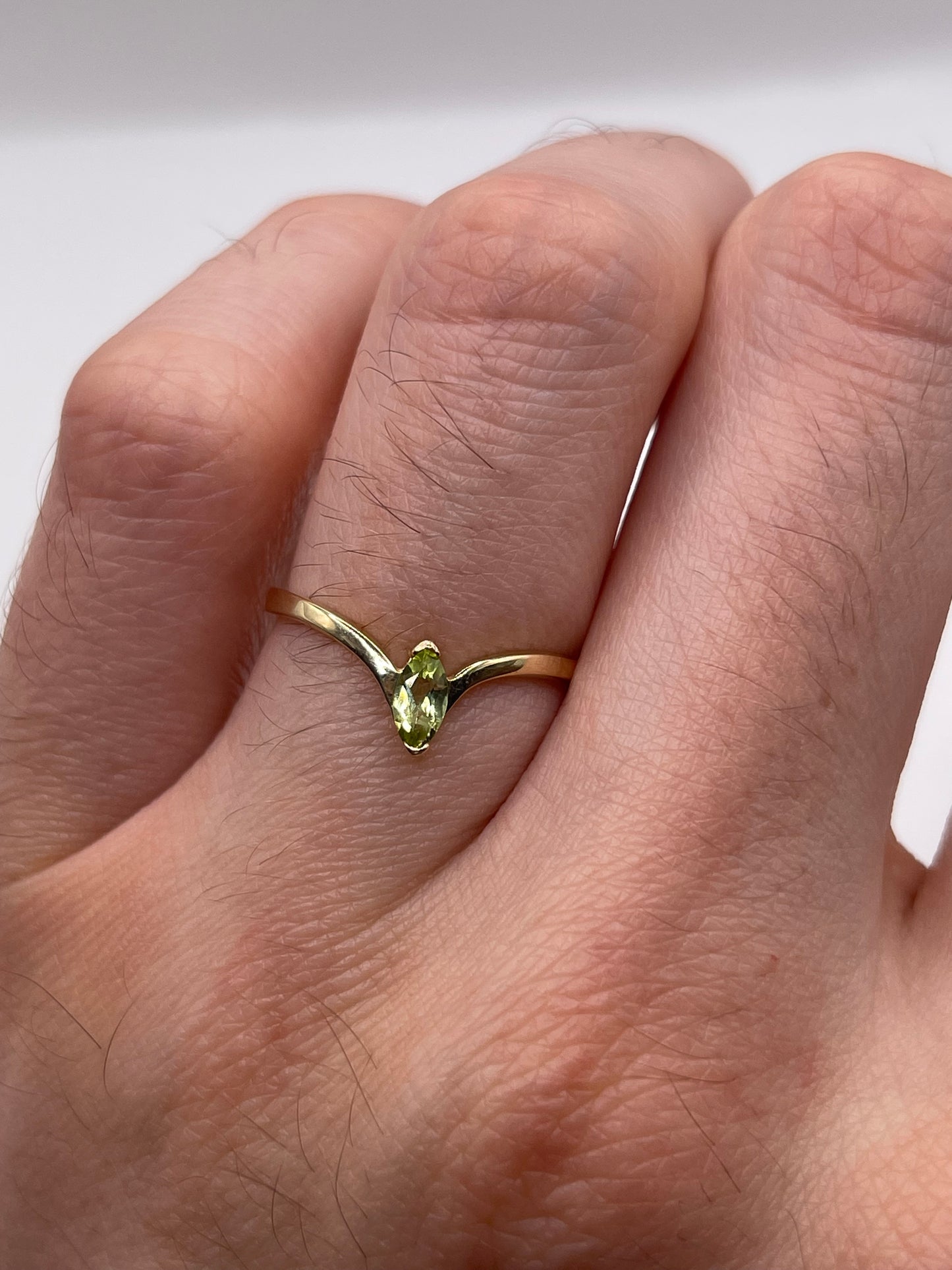 9ct gold peridot wishbone ring