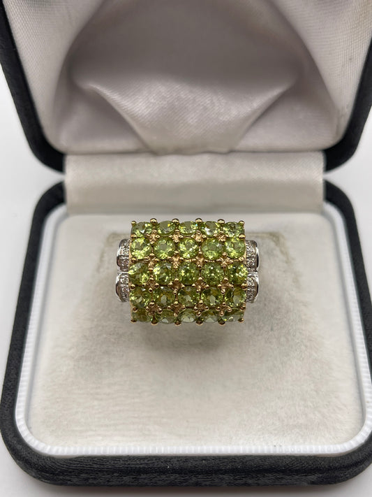 9ct gold peridot and diamond ring