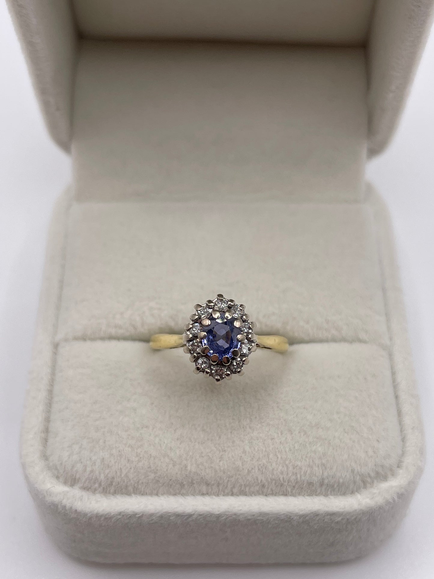 18ct gold sapphire and diamond ring