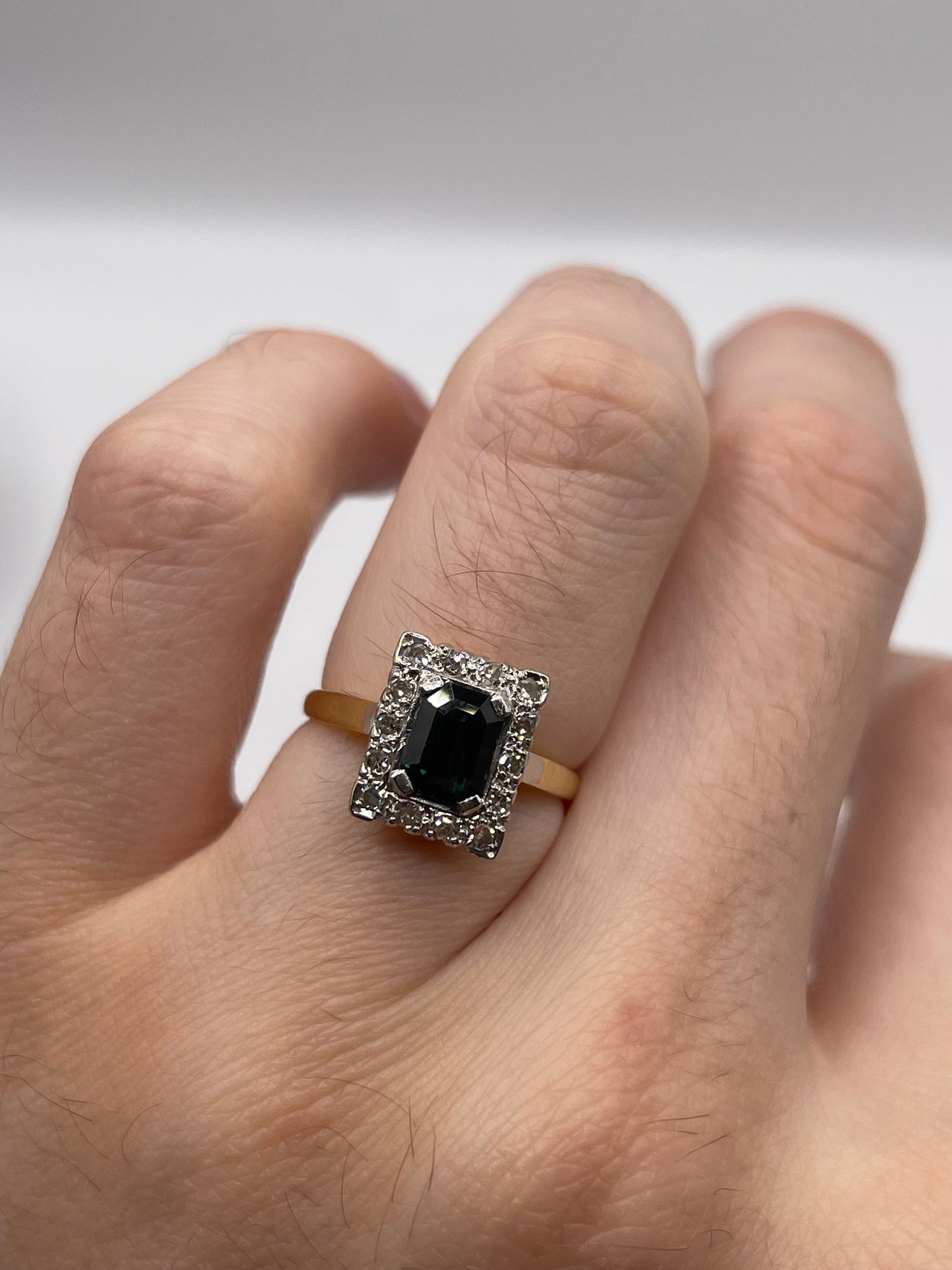 18ct gold sapphire and diamond ring