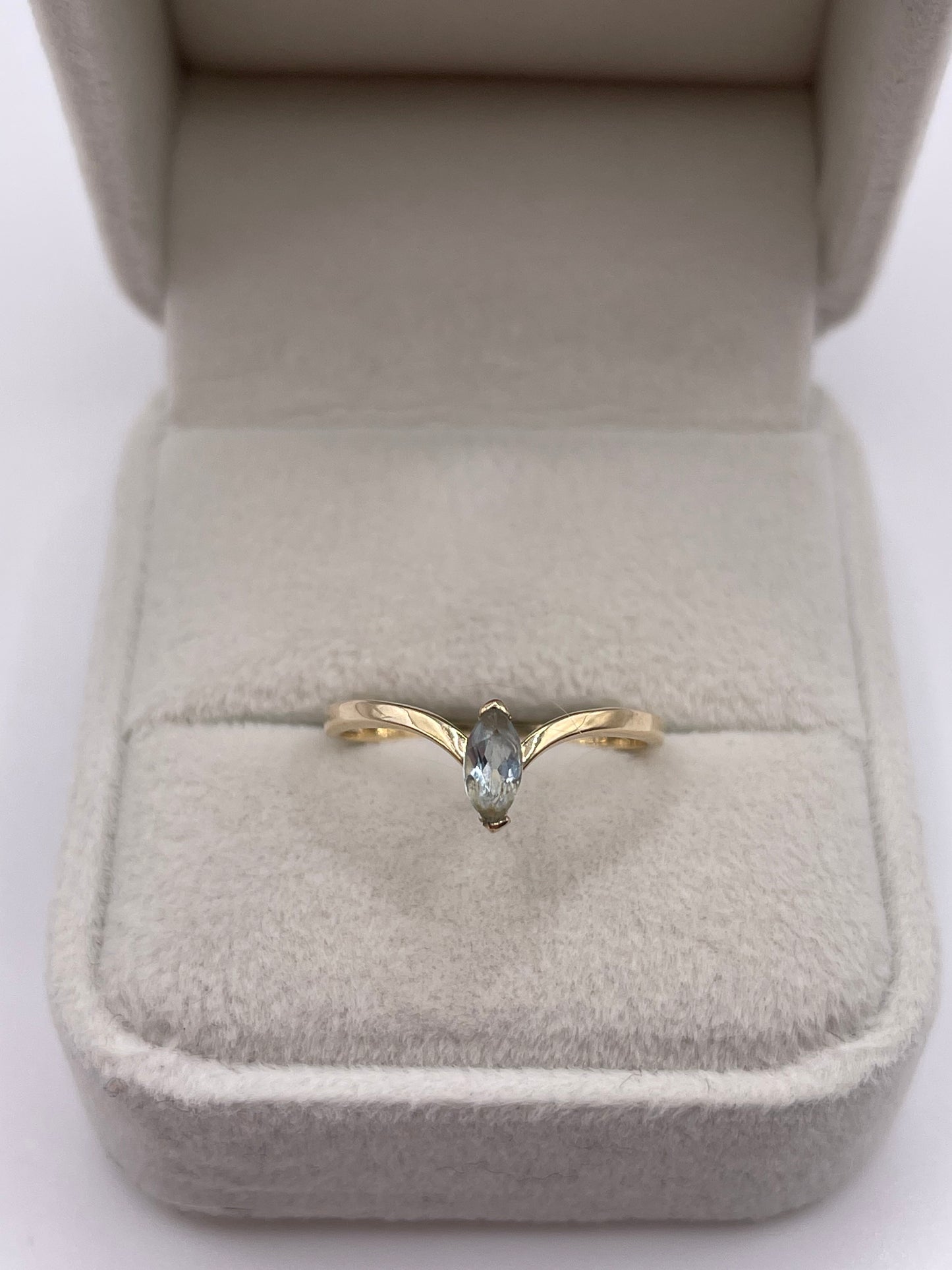 9ct gold topaz wishbone ring