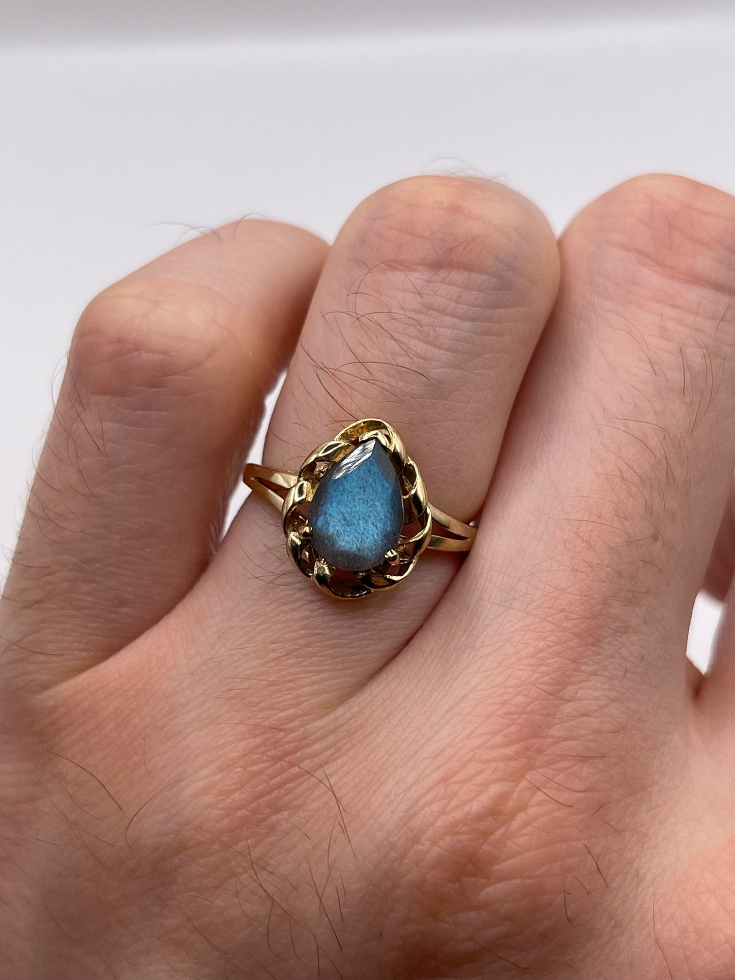 9ct gold labradorite ring