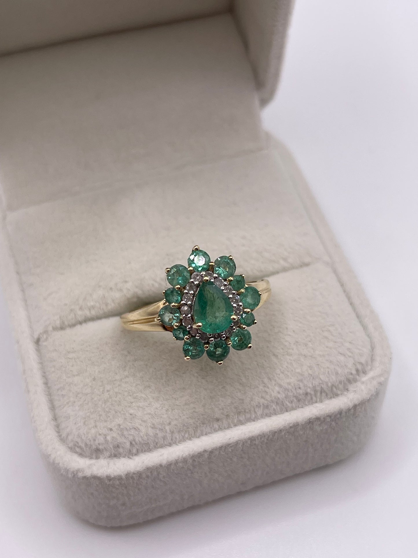 9ct gold emerald and diamond cluster ring