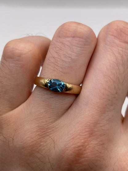 9ct gold blue topaz ring