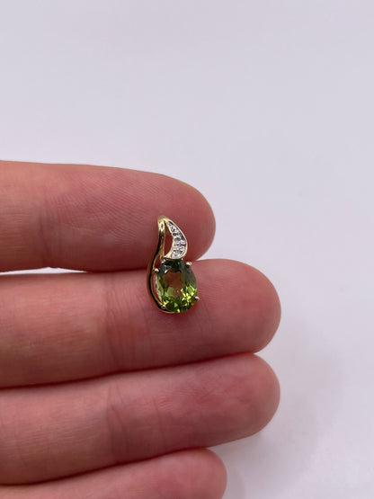 9ct gold peridot and diamond pendant