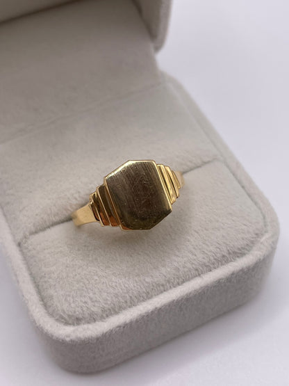 Heavy 18ct gold signet ring
