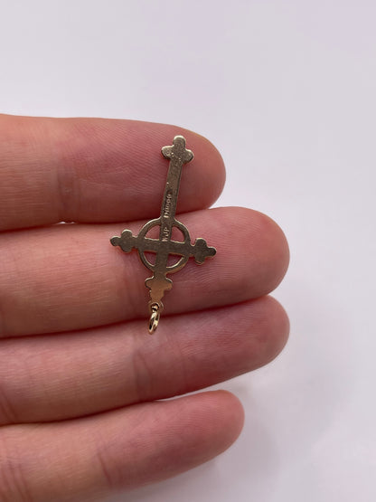 9ct gold cross pendant