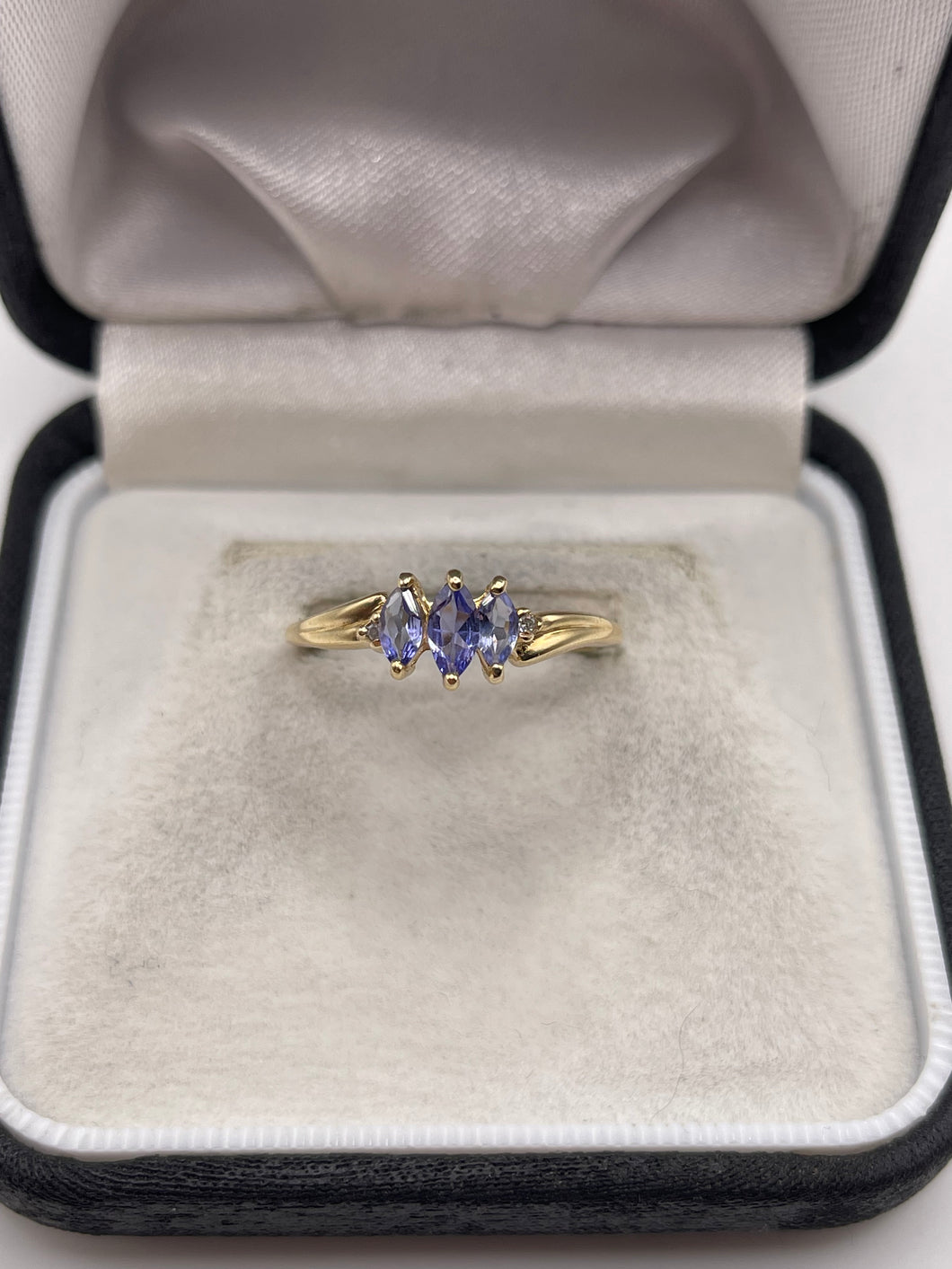 9ct gold tanzanite and diamond ring