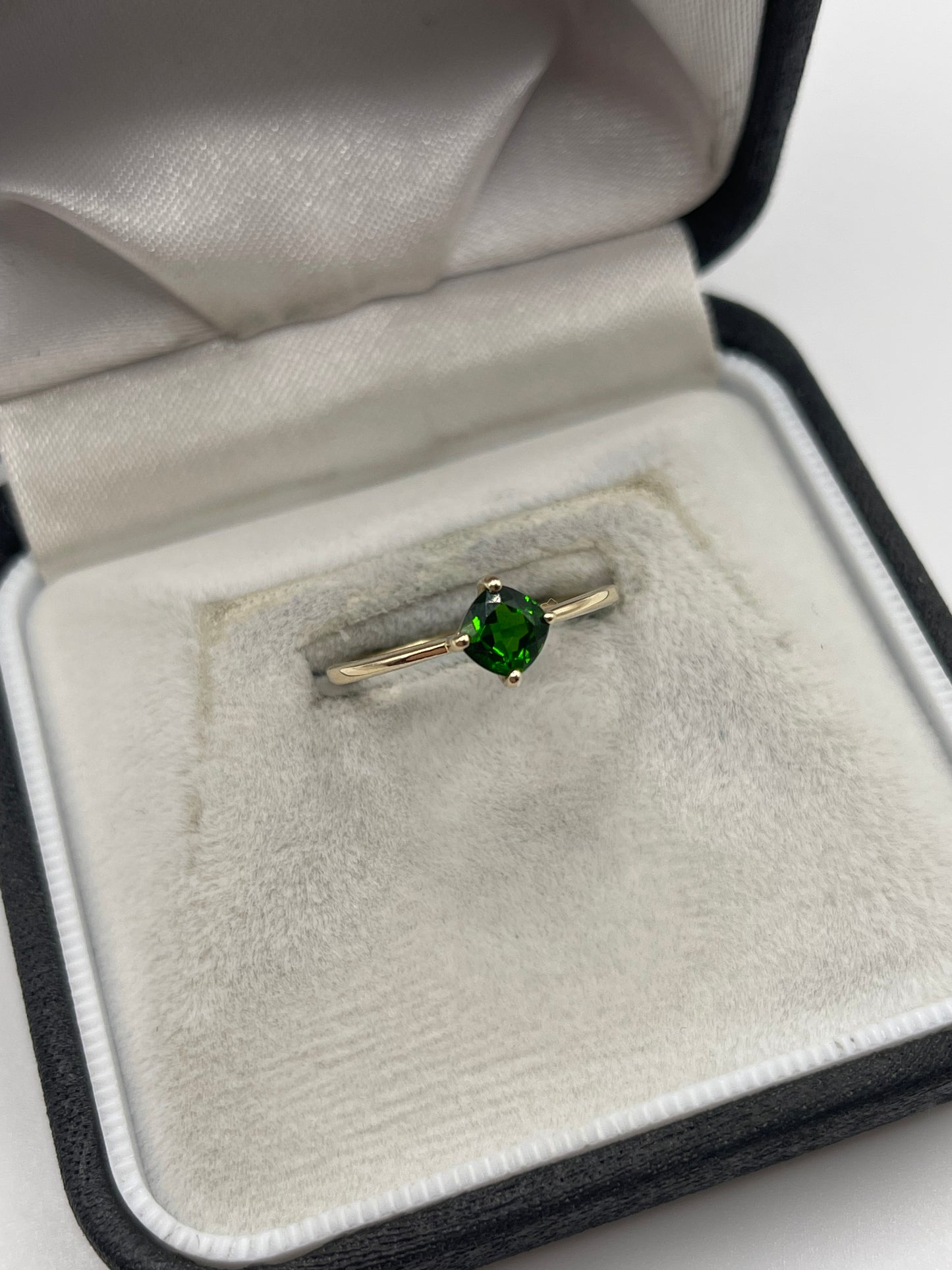9ct gold diopside ring