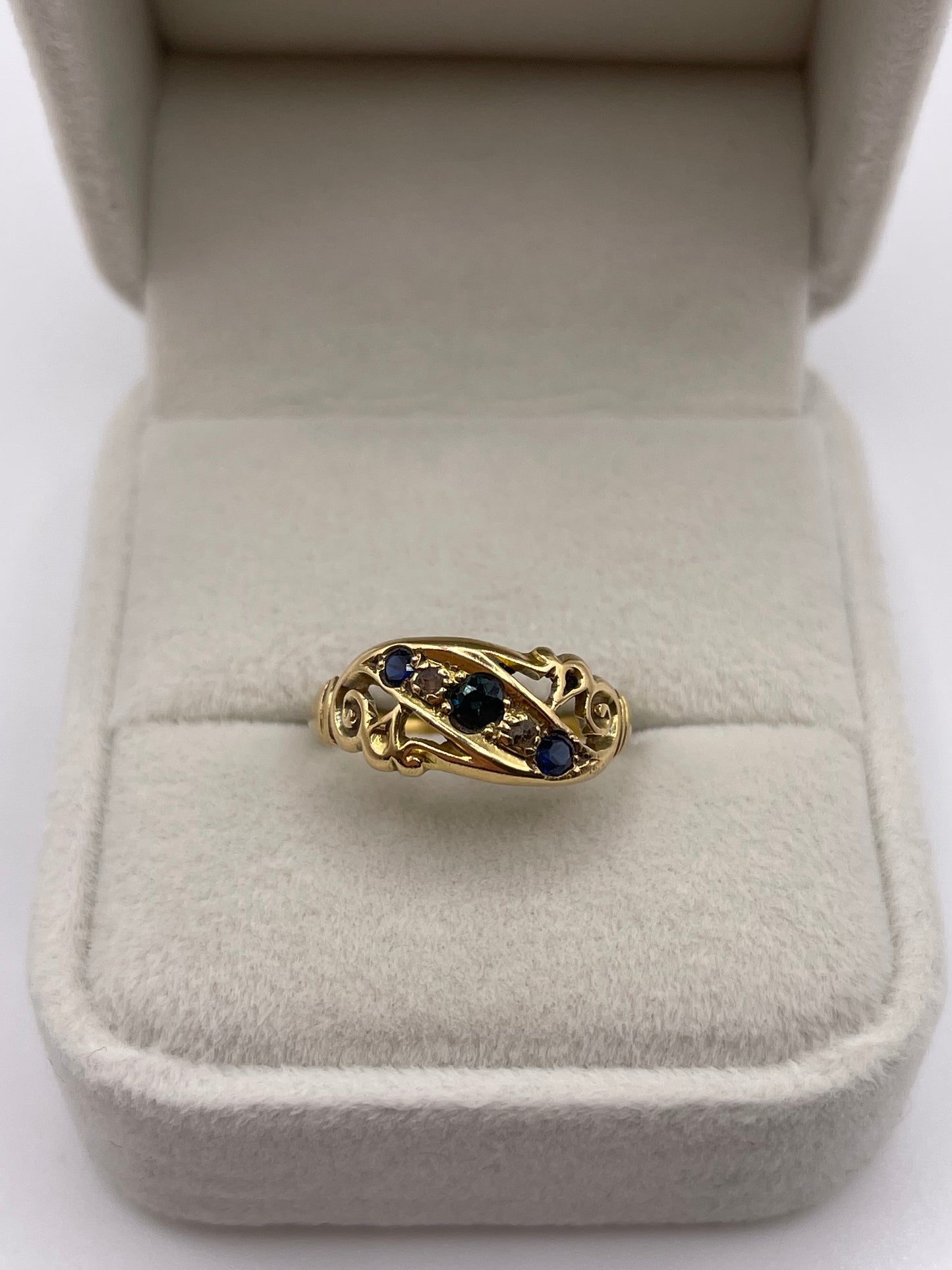Antique 18ct gold sapphire and diamond ring