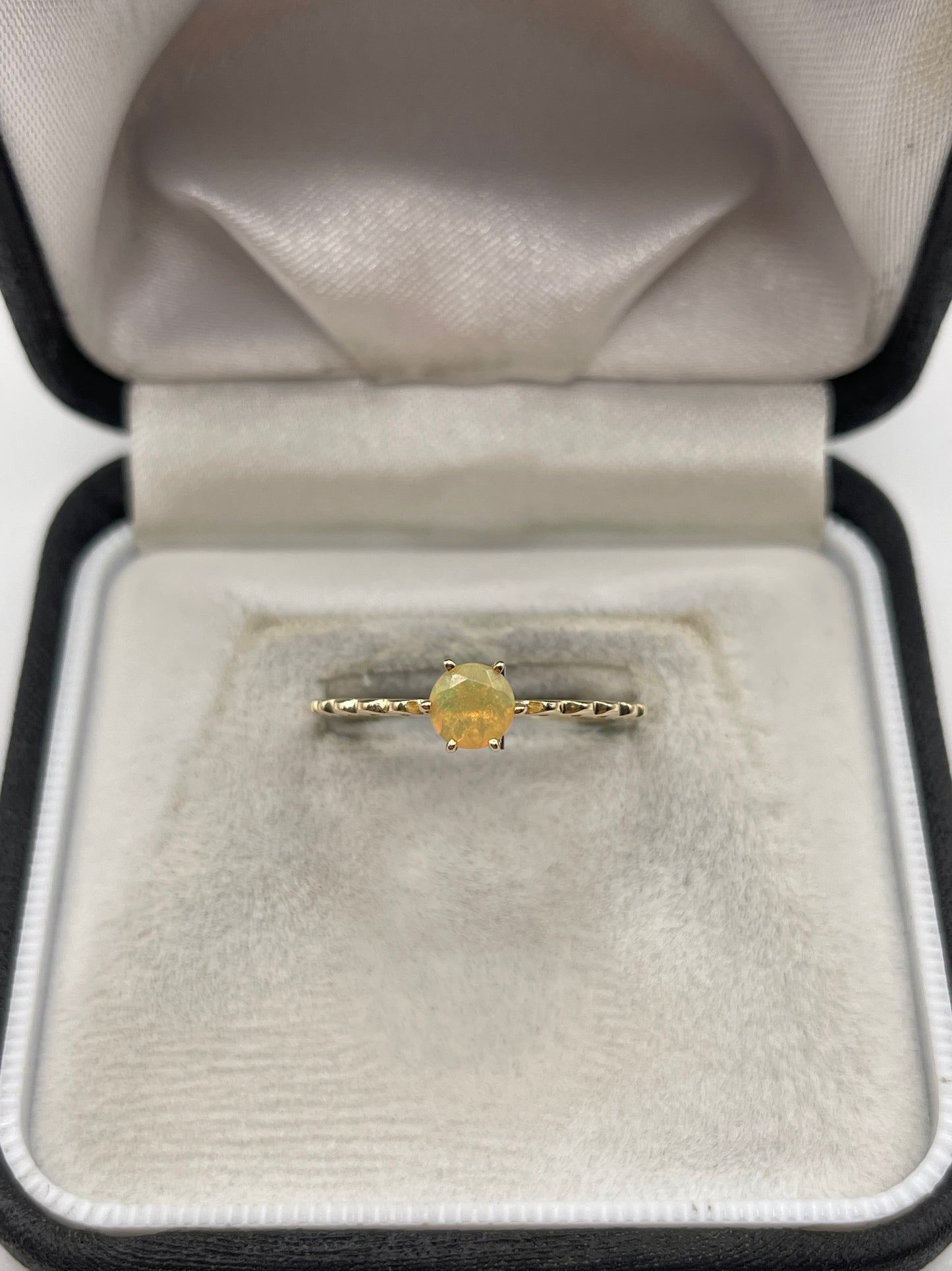 9ct gold opal ring