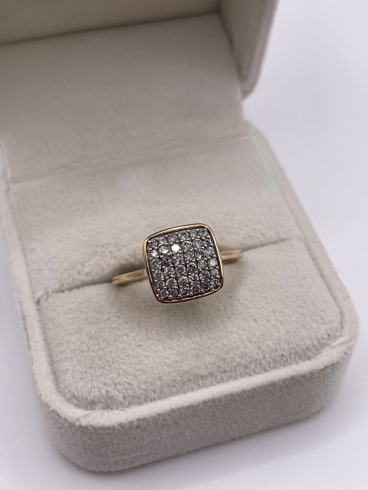 9ct gold diamond cluster ring