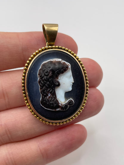 Antique 9ct gold cameo pendant