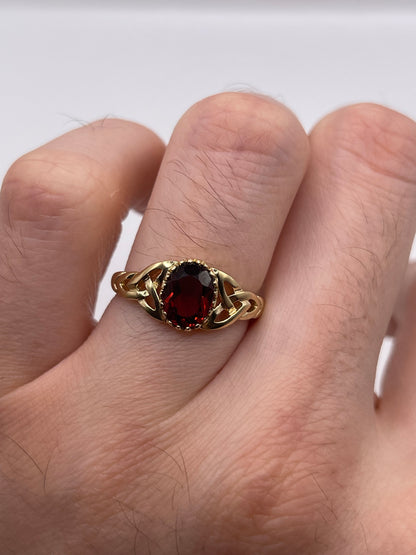 9ct gold garnet ring