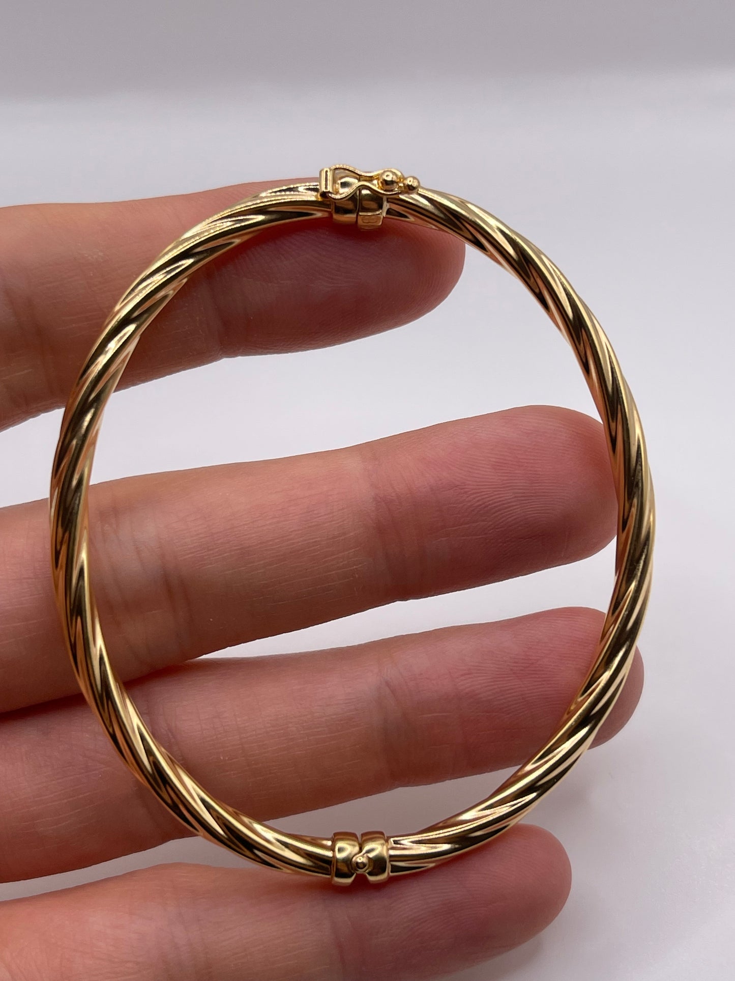 9ct gold bangle