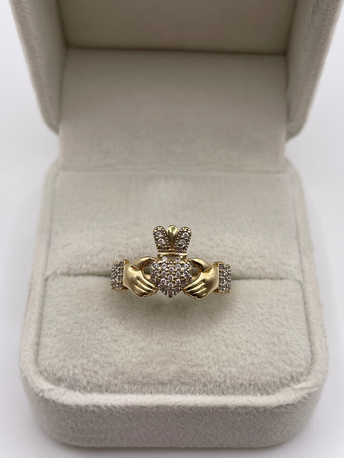 9ct gold cz claddagh ring