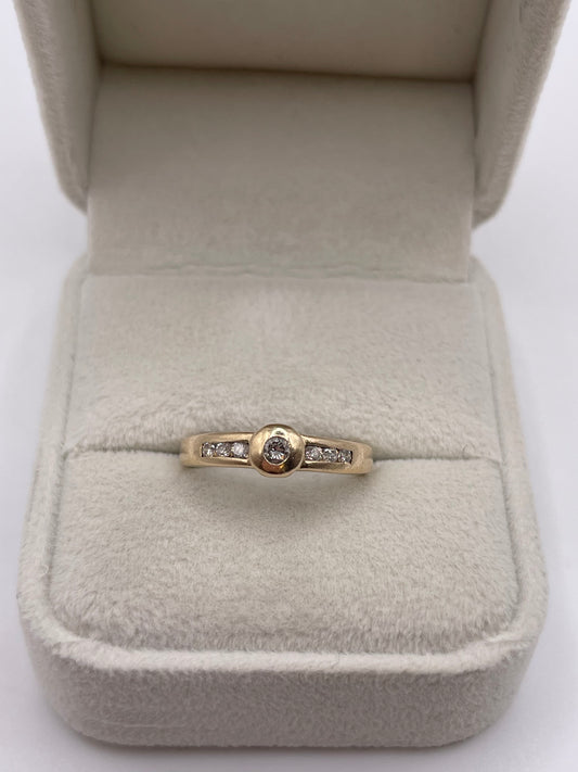 9ct gold diamond ring