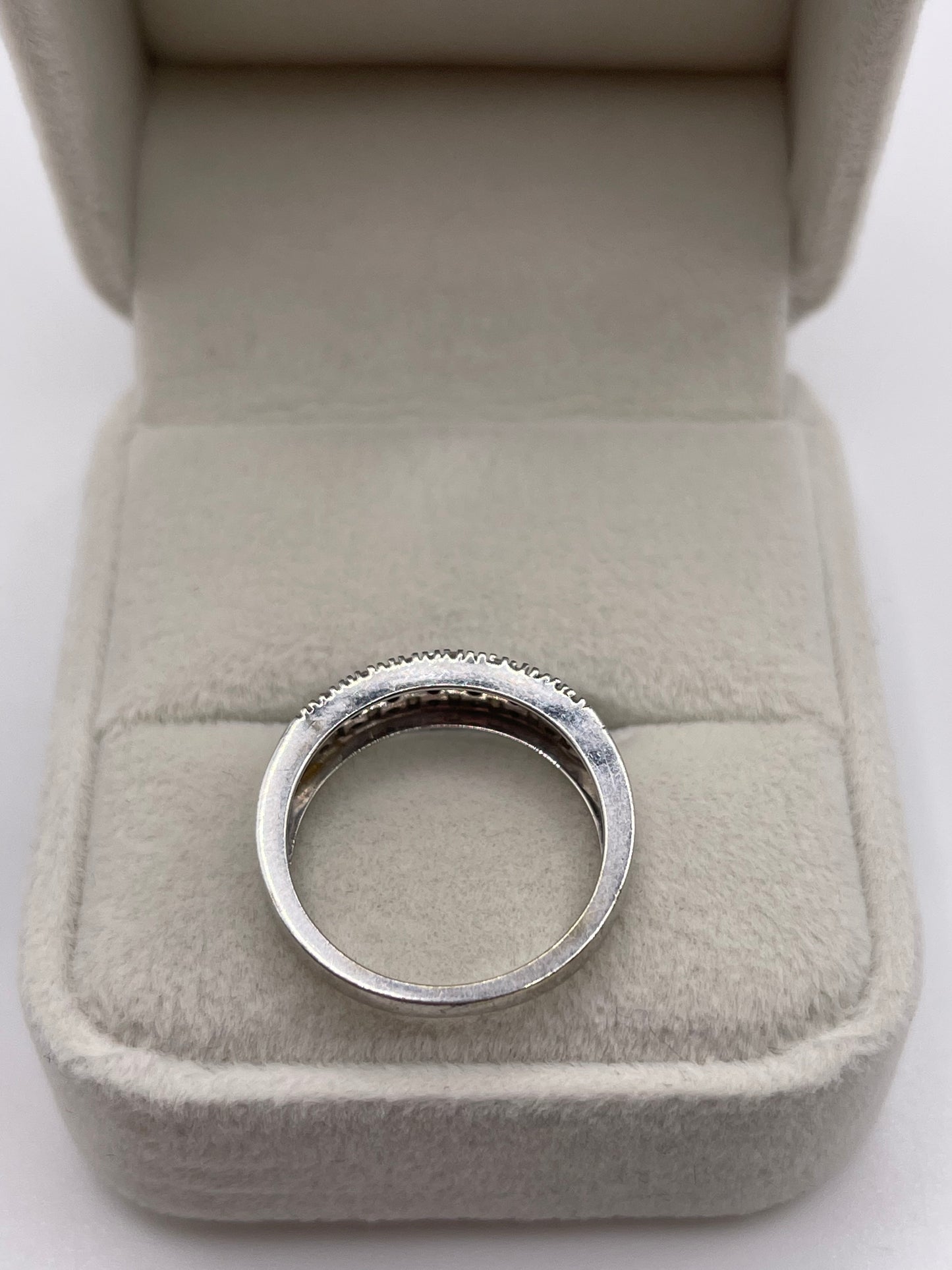 9ct white gold diamond cluster ring