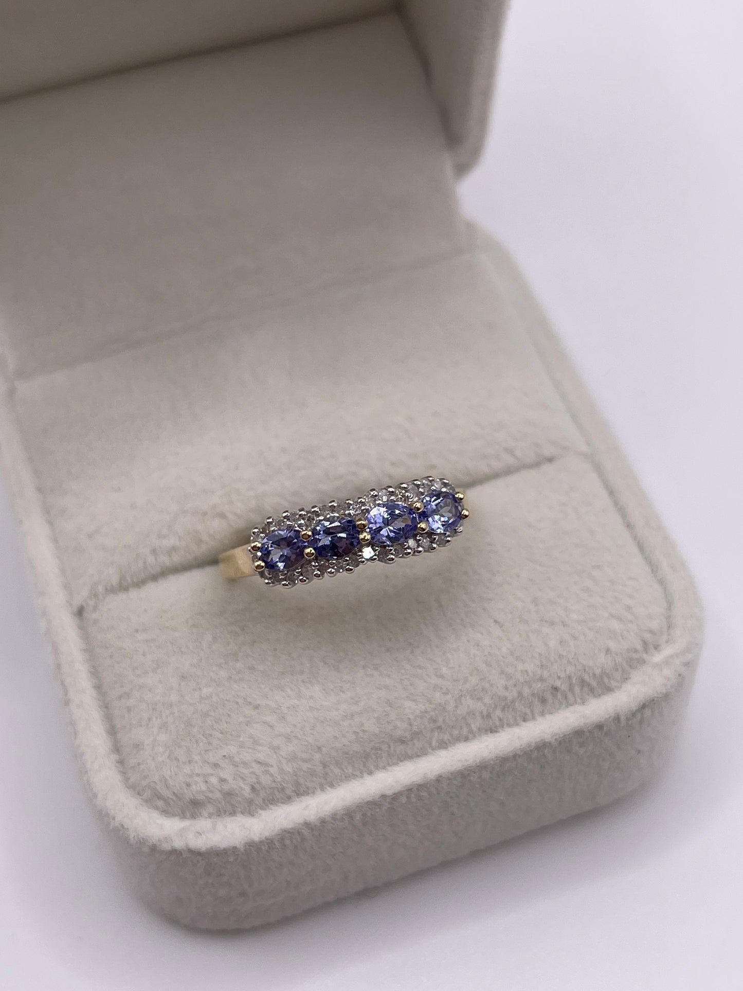 9ct gold tanzanite and diamond ring