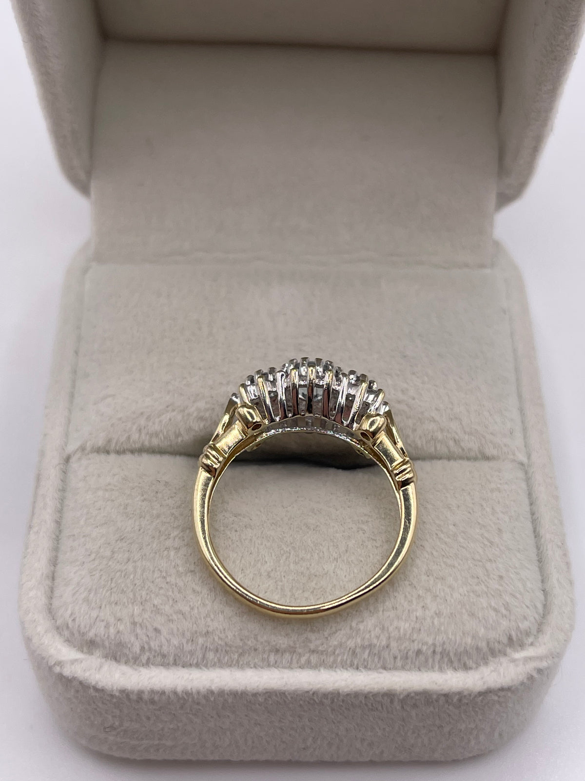9ct gold aquamarine and diamond ring