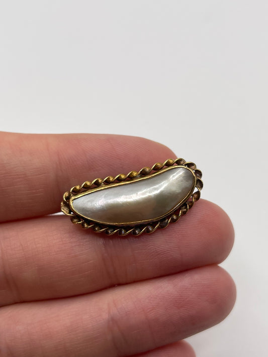 18ct gold pearl brooch