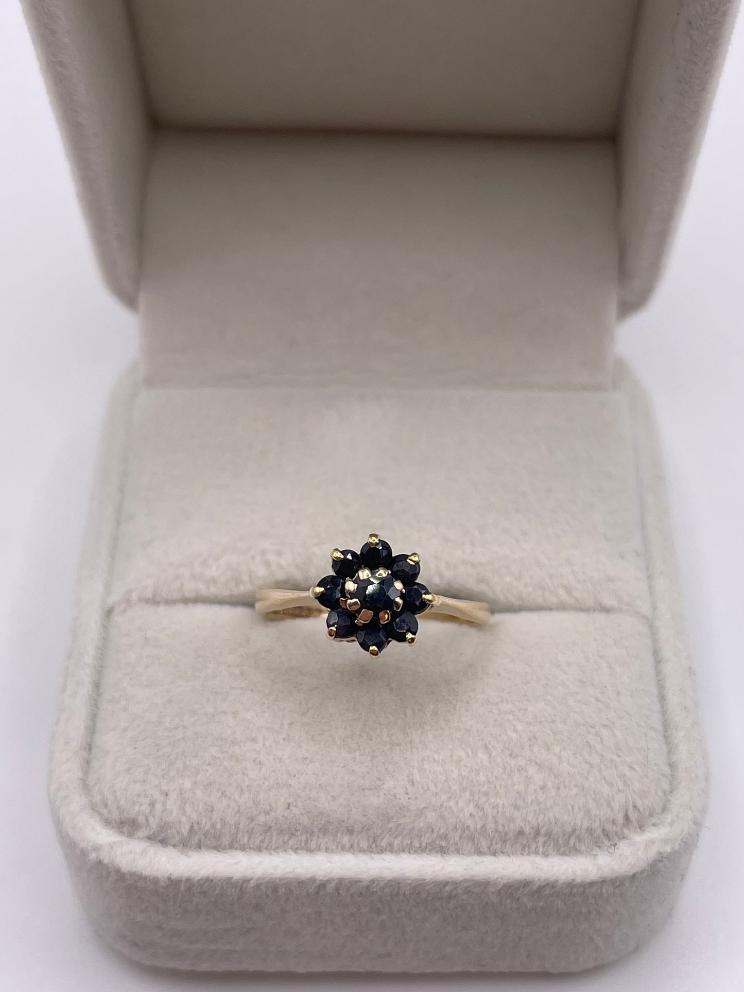 9ct gold sapphire cluster ring