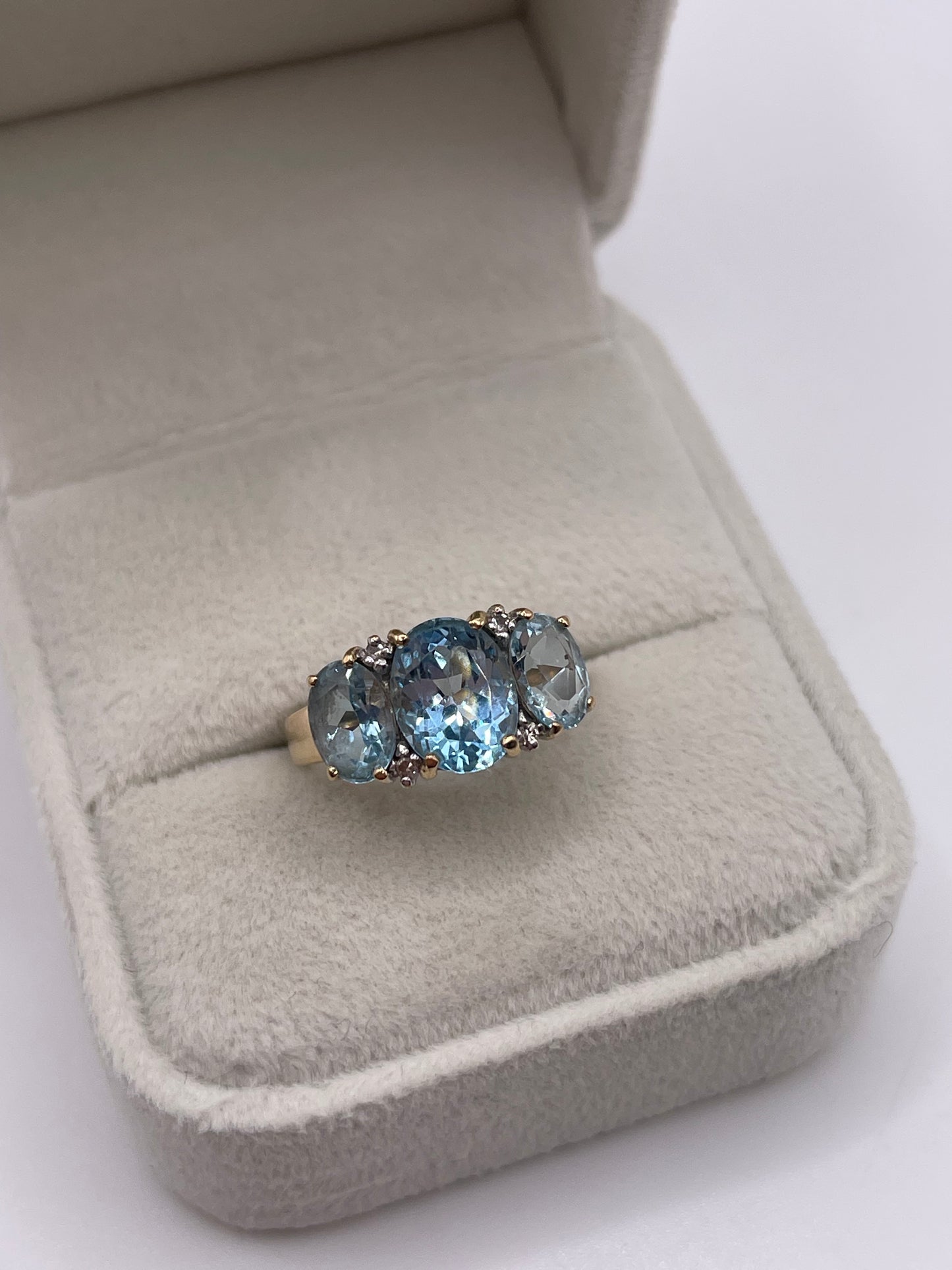 9ct gold topaz and diamond ring
