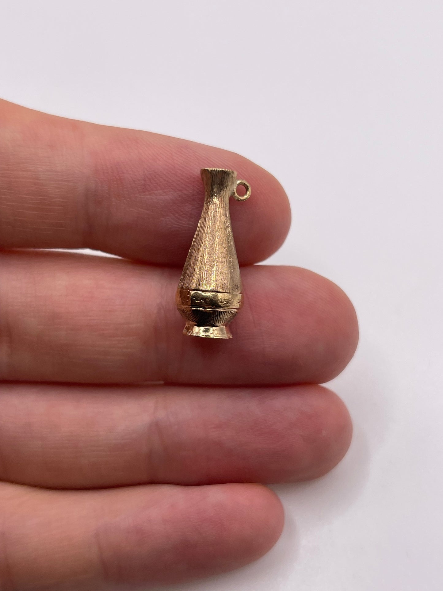9ct gold vase charm