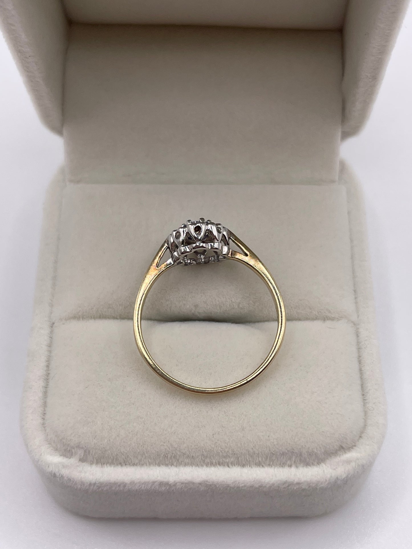 9ct gold sapphire and diamond ring
