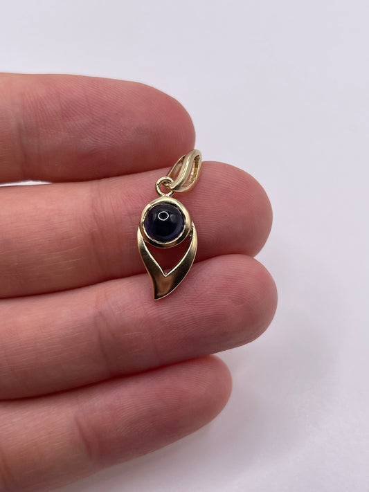 9ct gold cabochon sapphire pendant