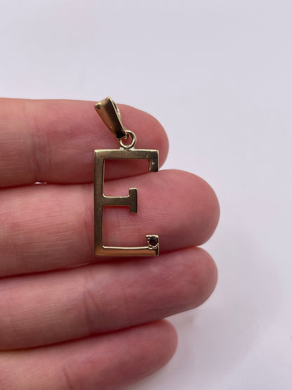 9ct gold garnet initial E pendant