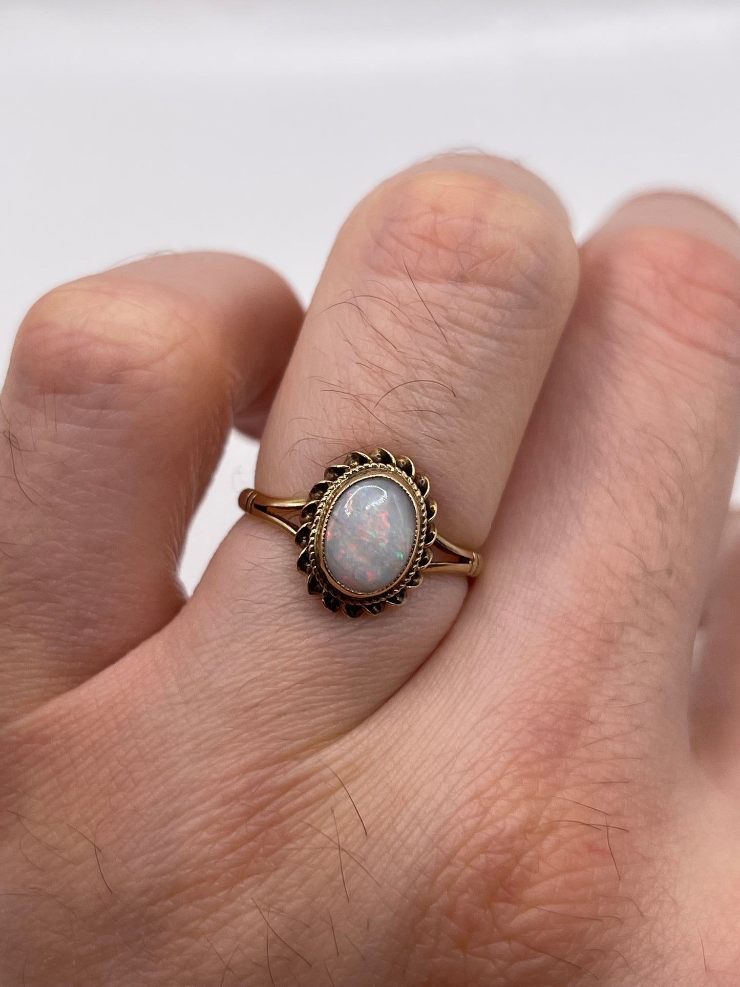 9ct gold opal ring
