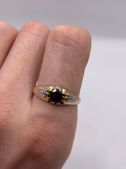 9ct gold garnet and diamond ring