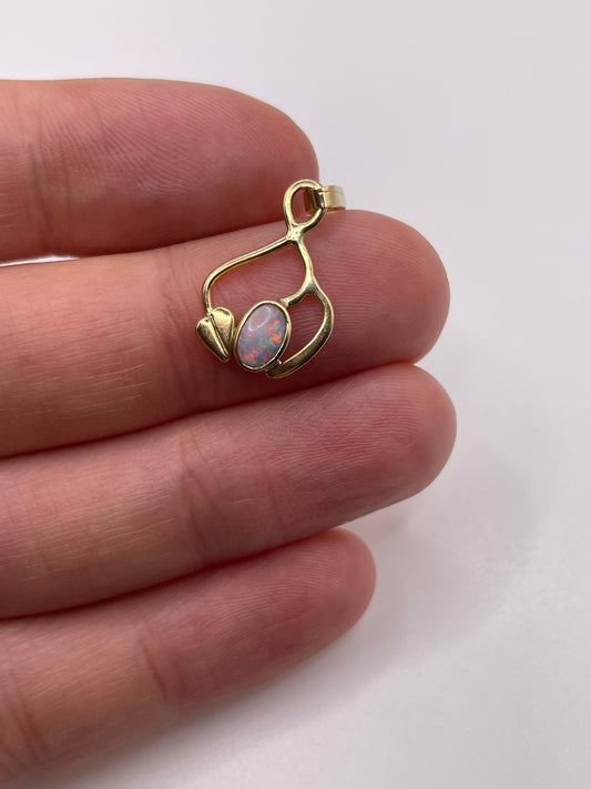 9ct gold opal pendant