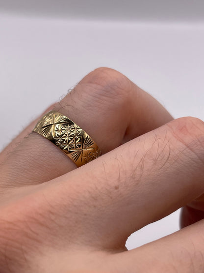 9ct gold patterned band