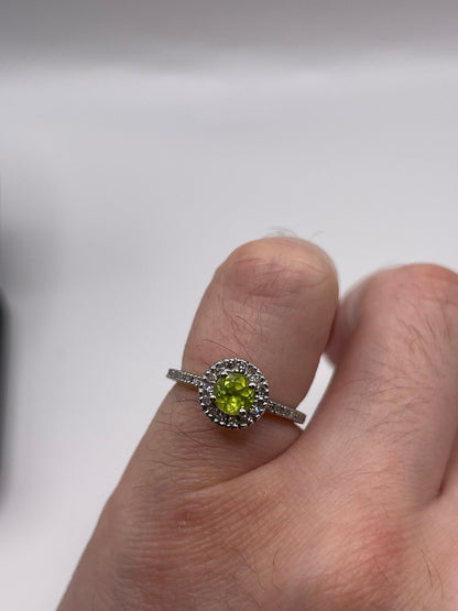 9ct white gold peridot and diamond ring