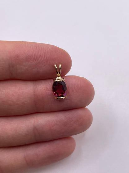 9ct gold garnet pendant