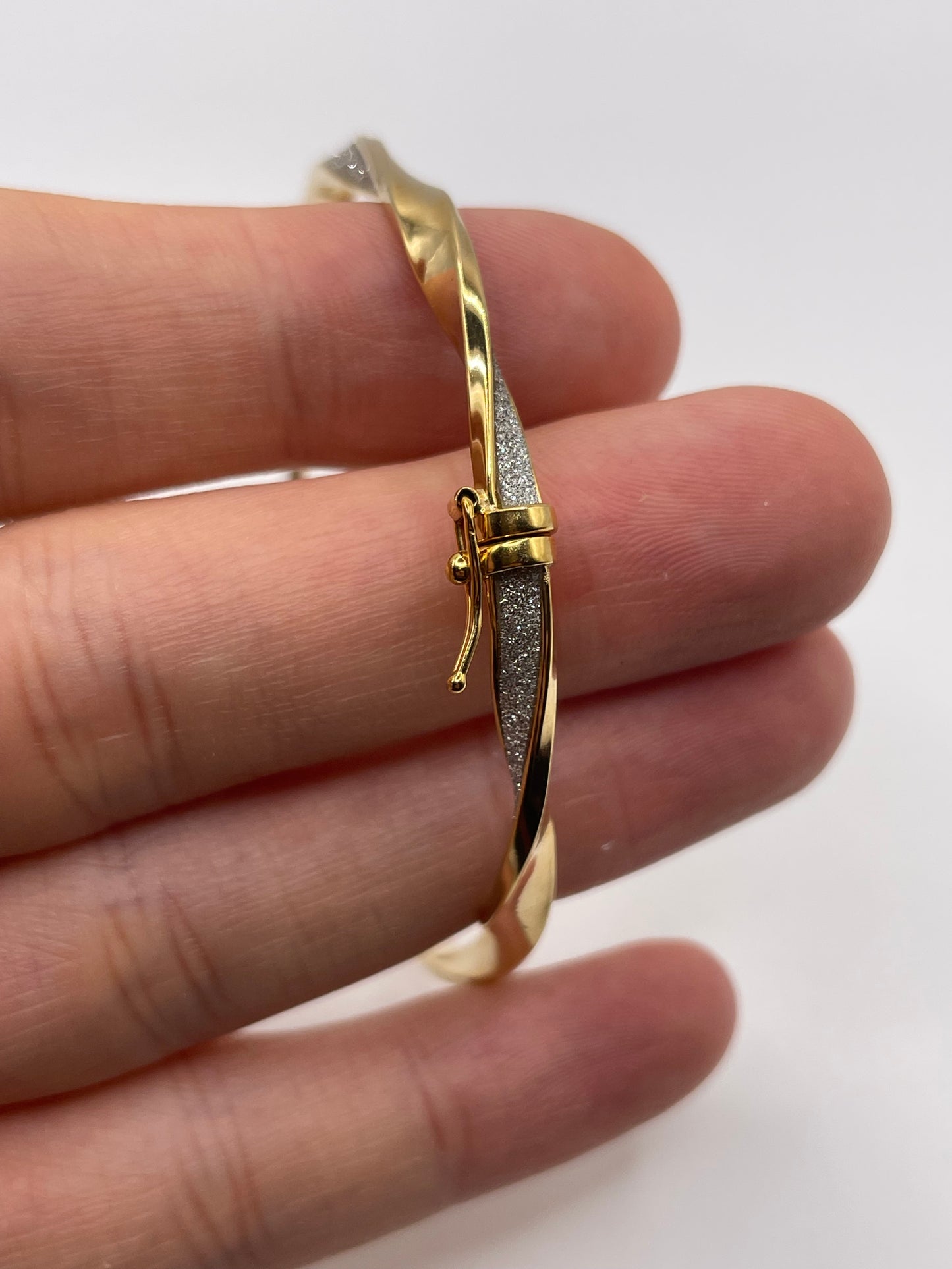 9ct gold bangle