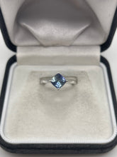 Load image into Gallery viewer, 9ct white gold bi coloured tanzanite ring
