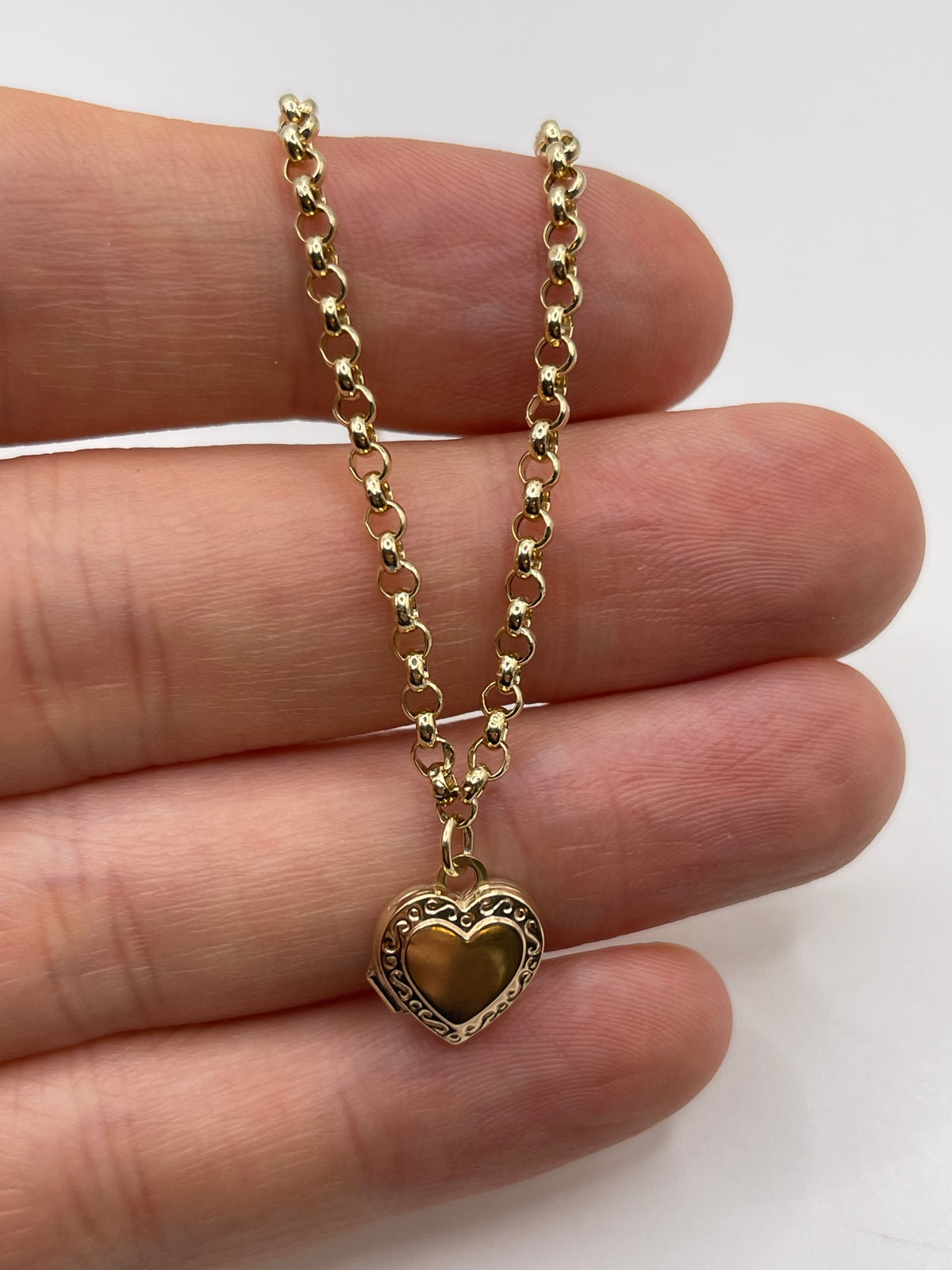 9ct gold heart locket bracelet