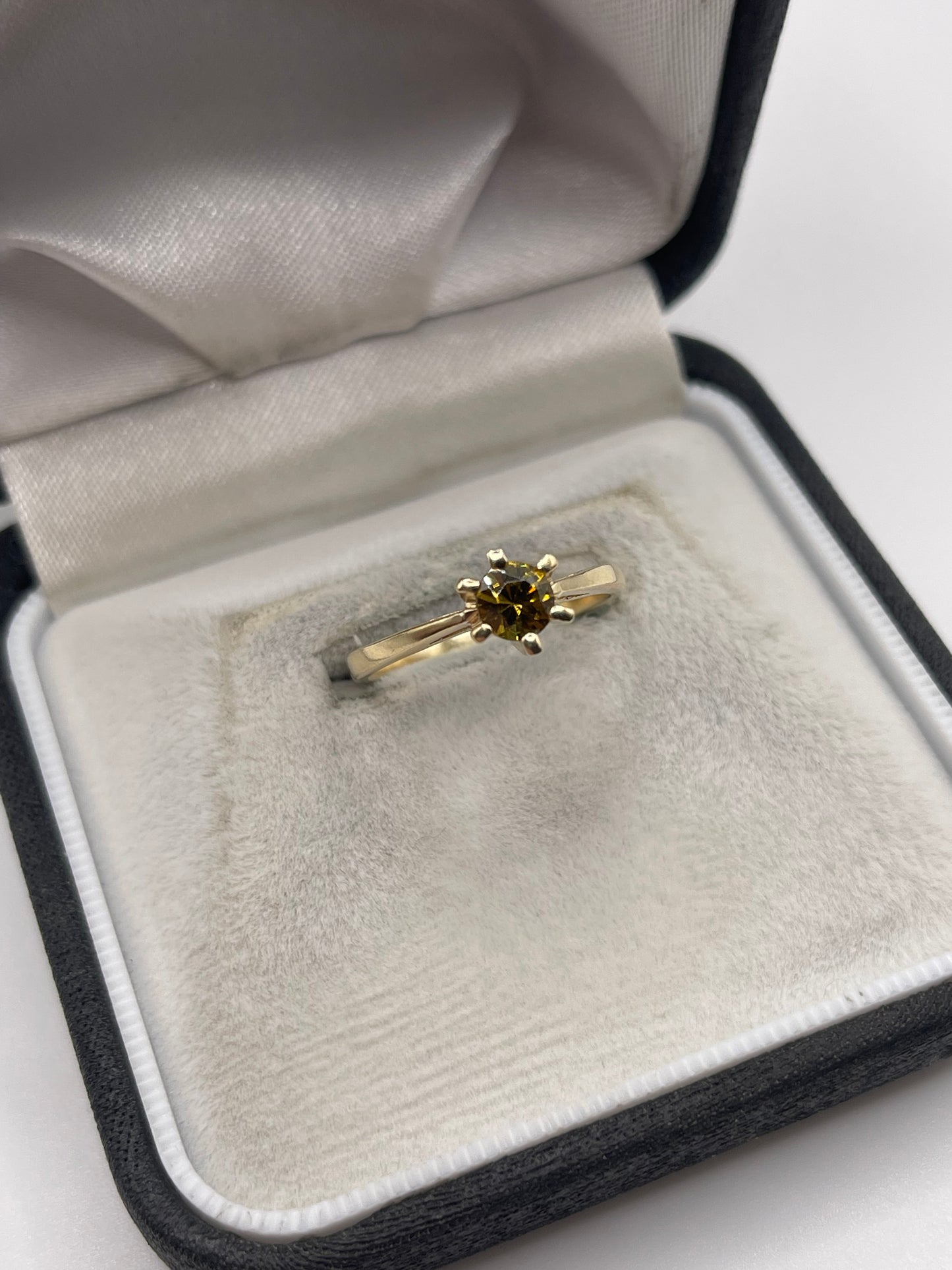 9ct gold sphene ring