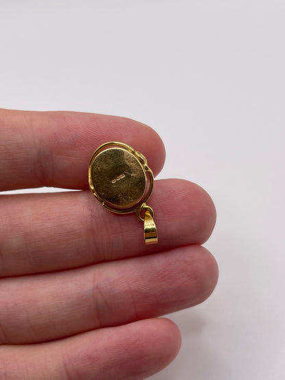 18ct gold opal pendant