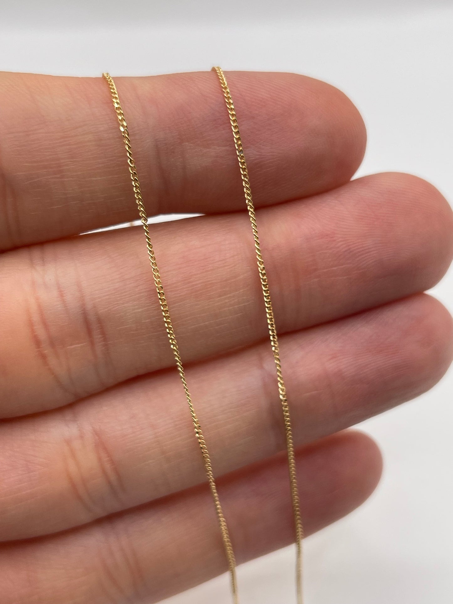 9ct gold chain H