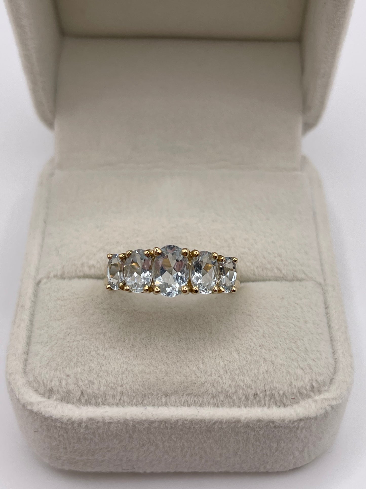 9ct gold aquamarine ring