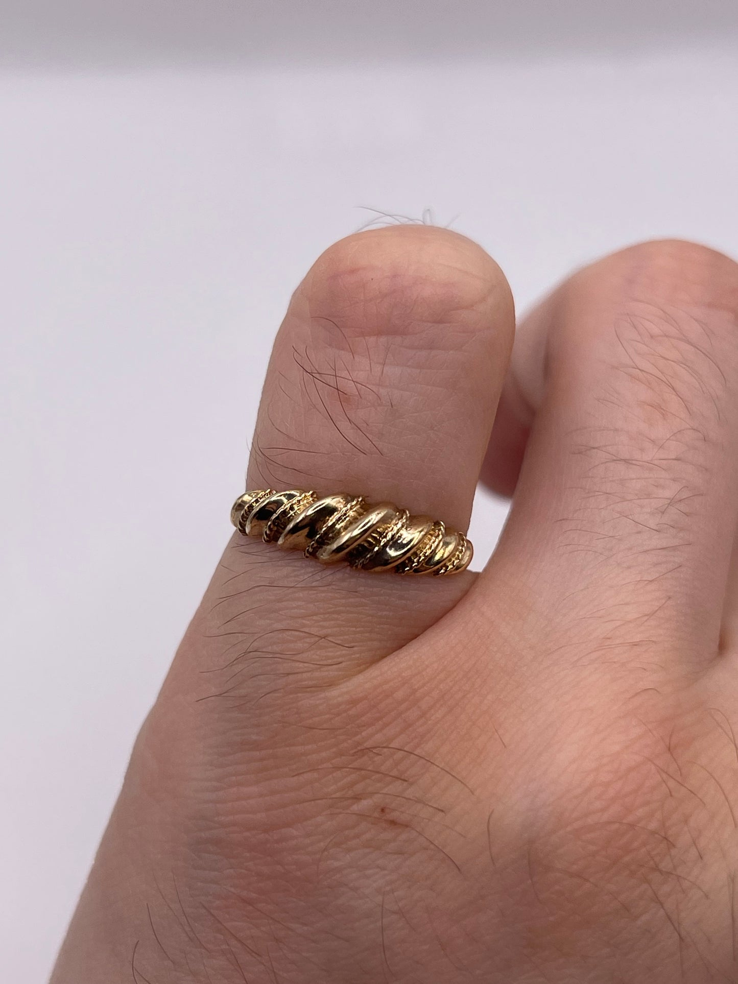 9ct gold croissant ring