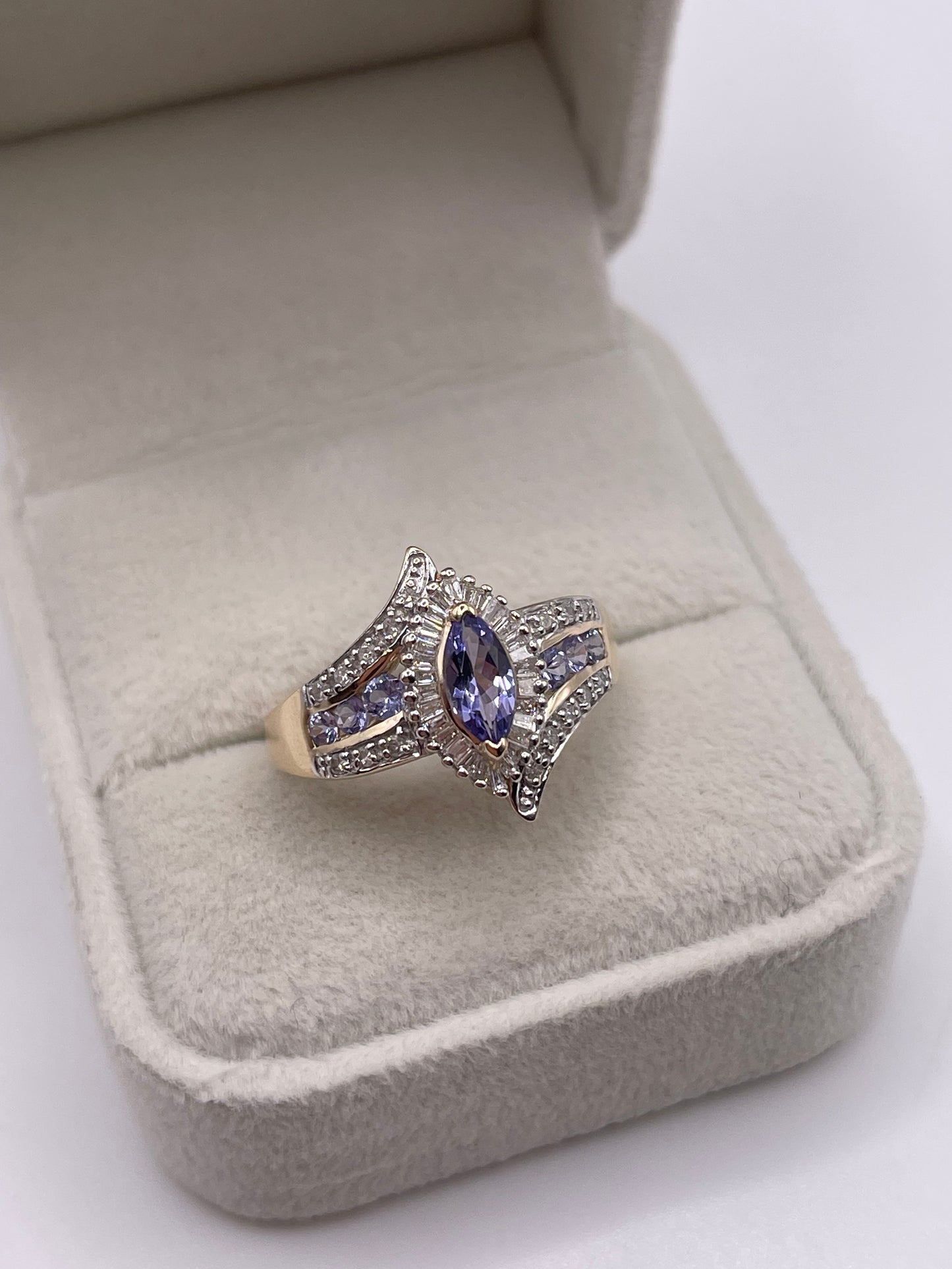 9ct gold tanzanite and diamond ring