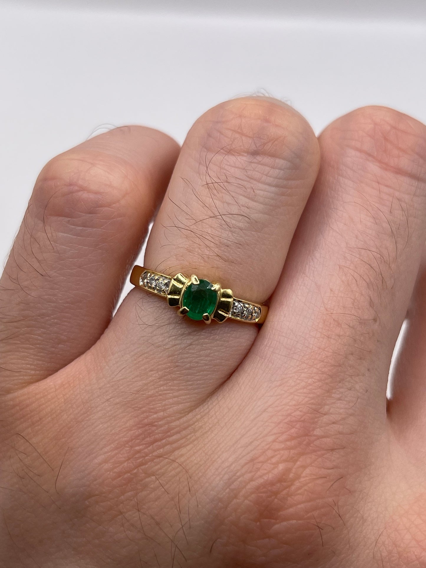18ct gold emerald and diamond ring