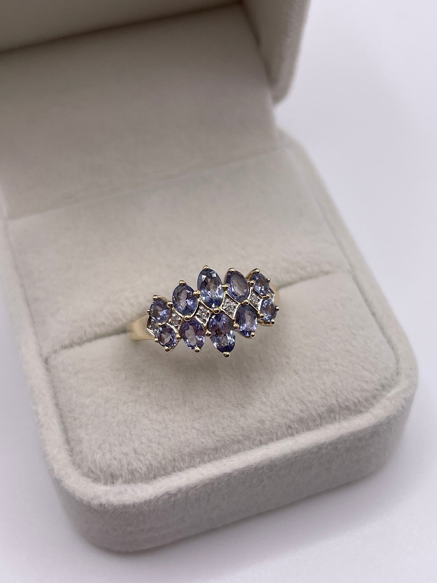 9ct gold tanzanite and diamond ring