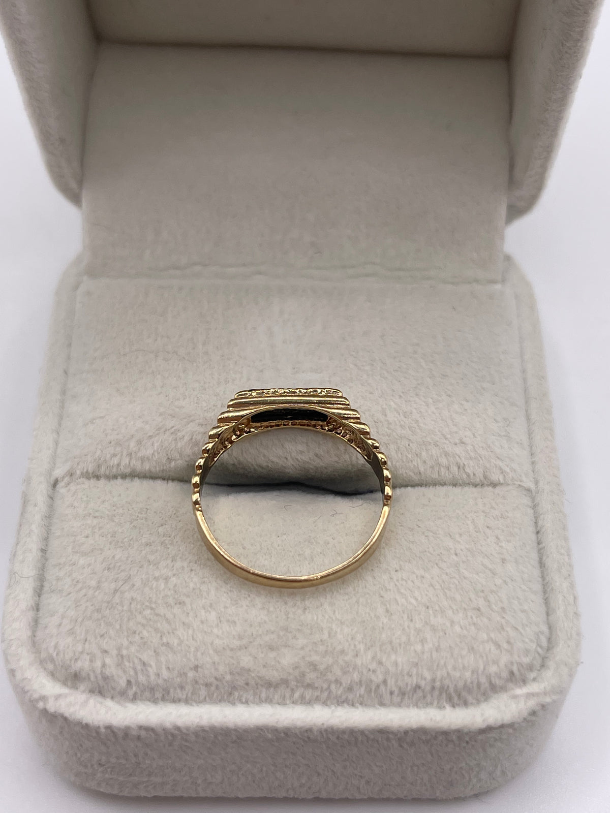 9ct gold onyx ring